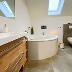 Schilfhaus 96b - *