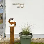 Schilfhaus 96b - *